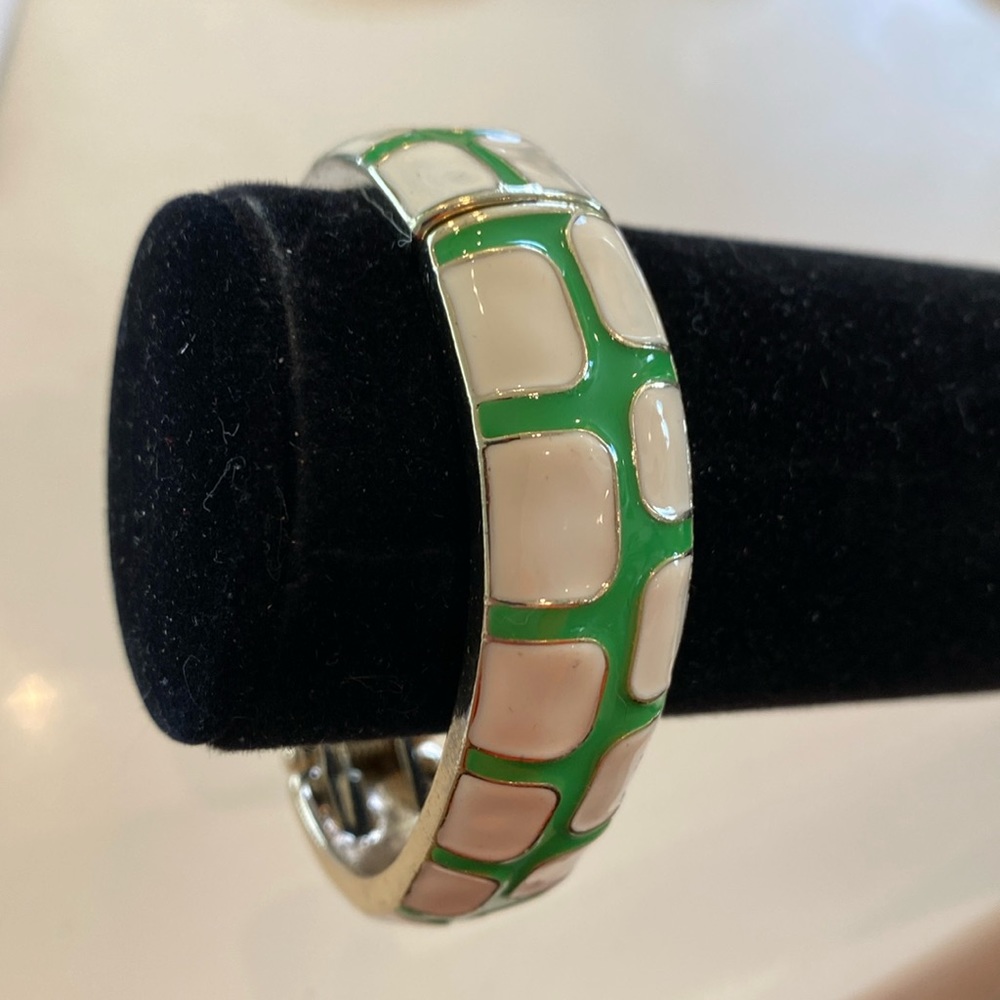 Fornash‎ Cuff Bracelet - green and white